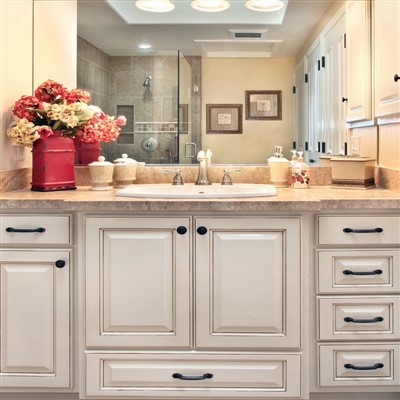 Gólfstandandi-baðherbergi með málningu